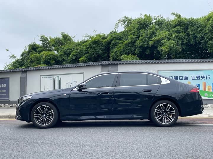 Фото 3 - BMW 5 Series