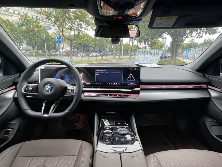 Фото 5 - BMW 5 Series