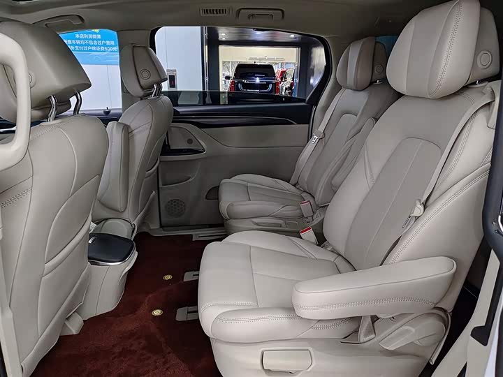 Фото 8 - Buick GL8 ES