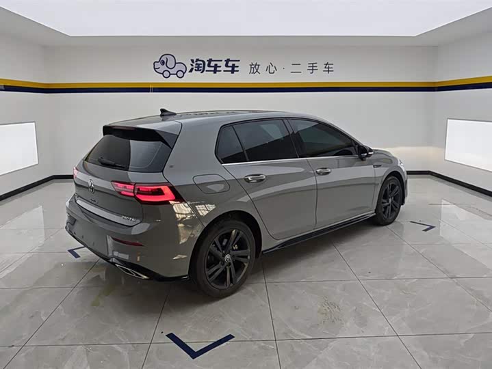 Фото 3 - Volkswagen Golf