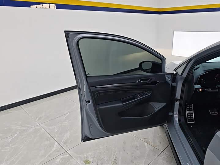 Фото 7 - Volkswagen Golf