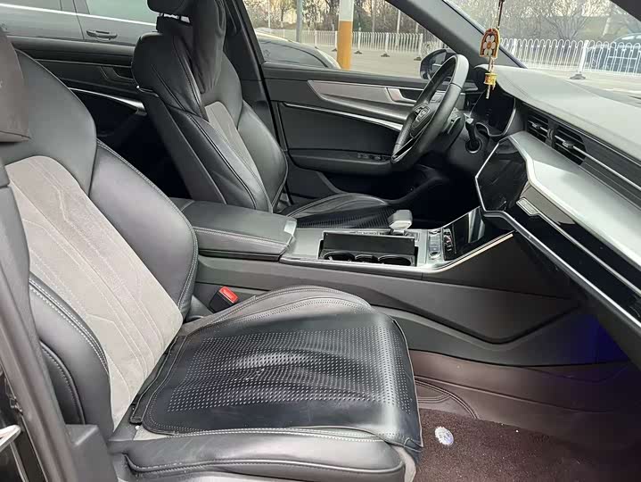 Фото 2 - Audi A6L