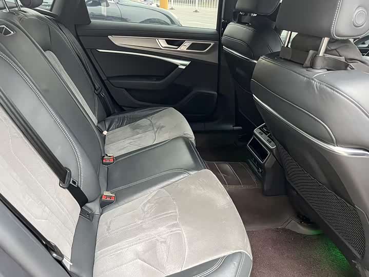 Фото 3 - Audi A6L