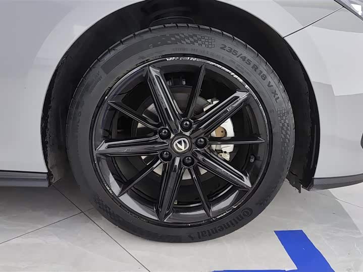 Фото 6 - Changan UNI-V