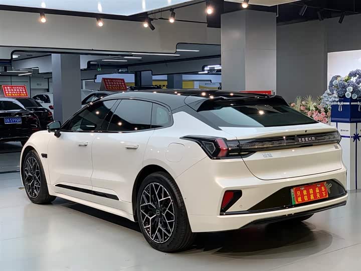 Фото 6 - Zeekr 001