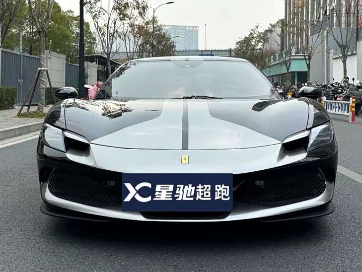 Фото 1 - Ferrari 296