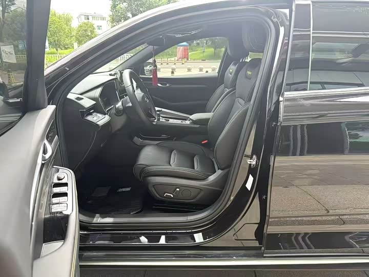 Фото 4 - Geely Preface