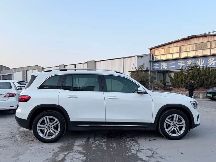 Фото 8 - Mercedes-Benz GLB-Class