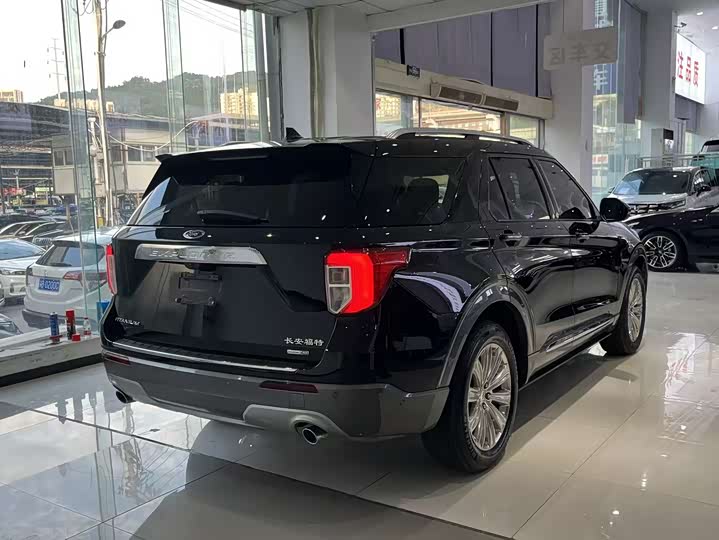 Фото 6 - Ford Explorer