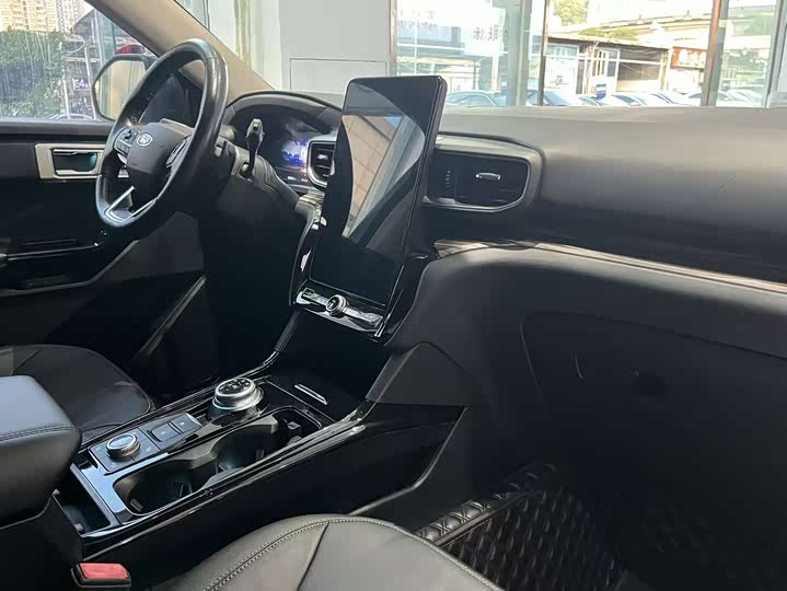 Фото 8 - Ford Explorer