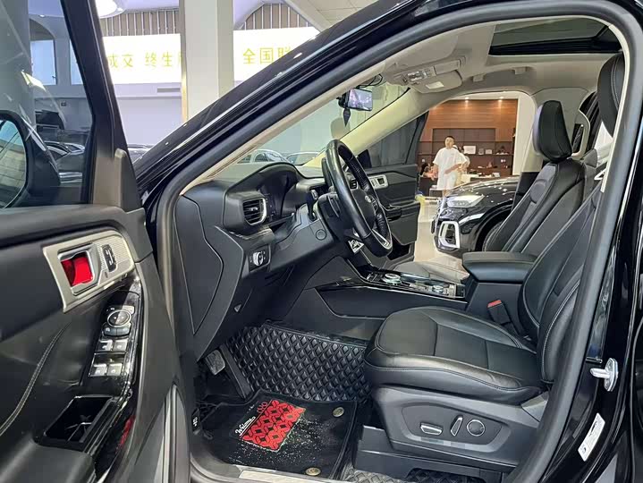 Фото 9 - Ford Explorer