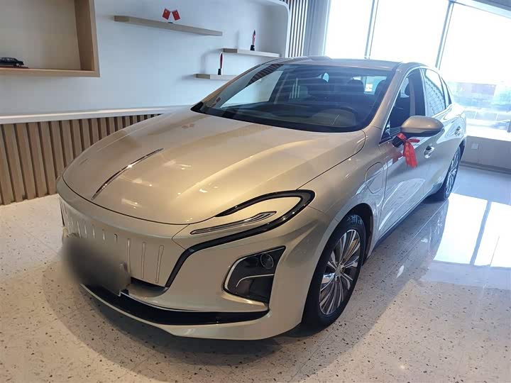 Фото 2 - Hongqi E-QM5