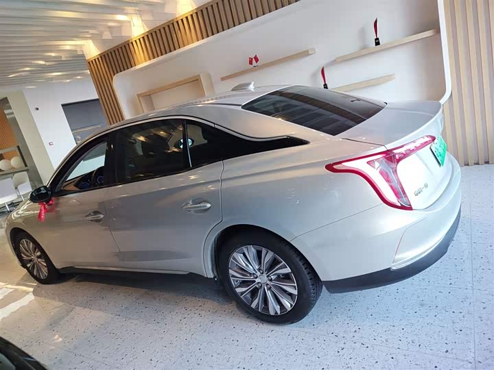 Фото 5 - Hongqi E-QM5