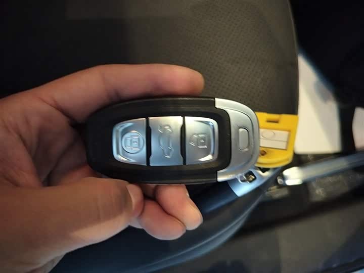 Фото 9 - Hongqi E-QM5