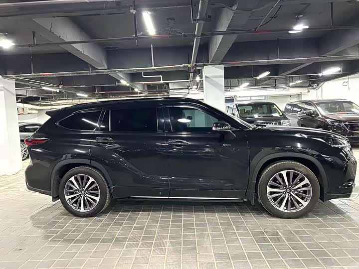 Фото 7 - Toyota Crown Kluger