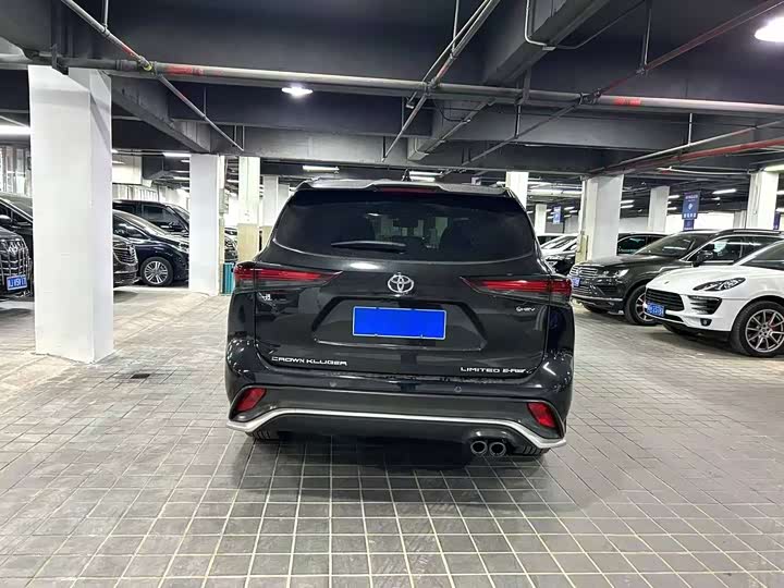 Фото 8 - Toyota Crown Kluger