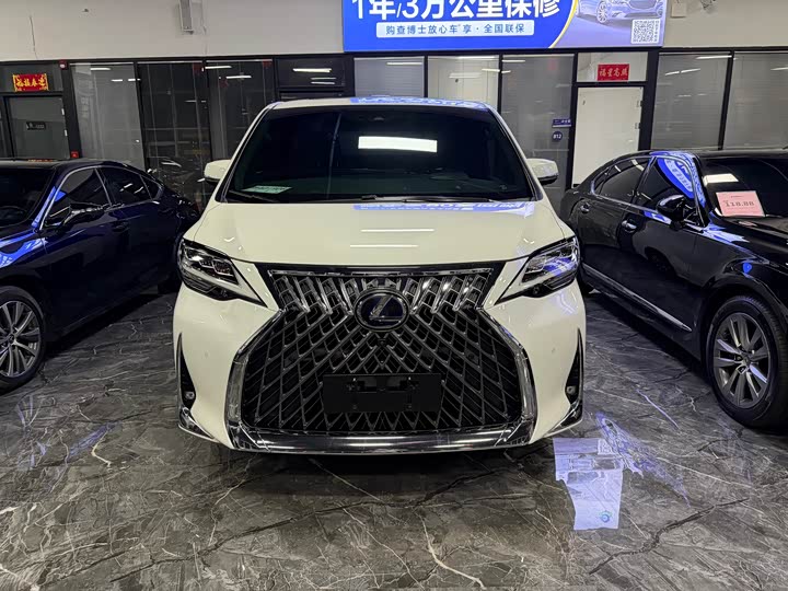 Фото 2 - Lexus LM