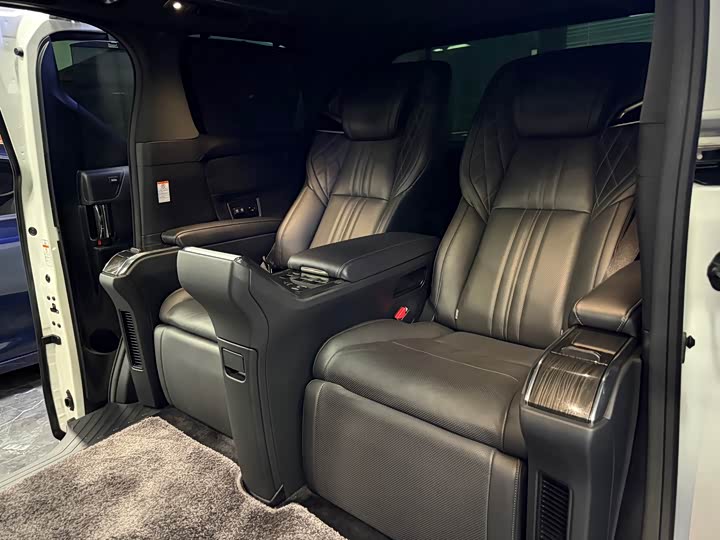 Фото 5 - Lexus LM