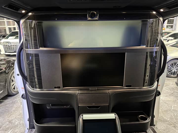 Фото 7 - Lexus LM