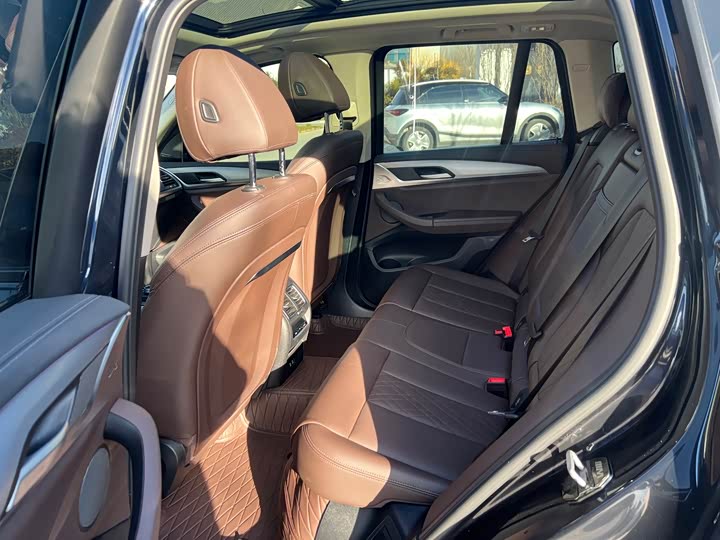 Фото 8 - BMW iX3