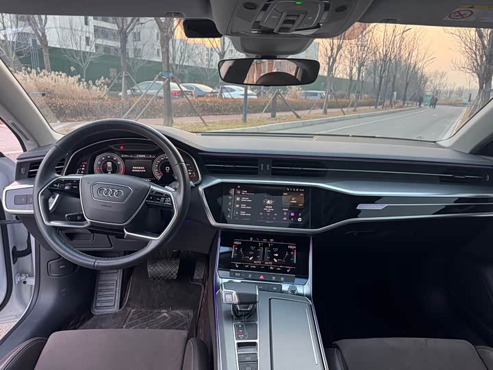 Фото 8 - Audi A7L