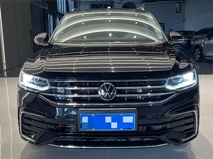 Фото 2 - Volkswagen Tiguan L Pro