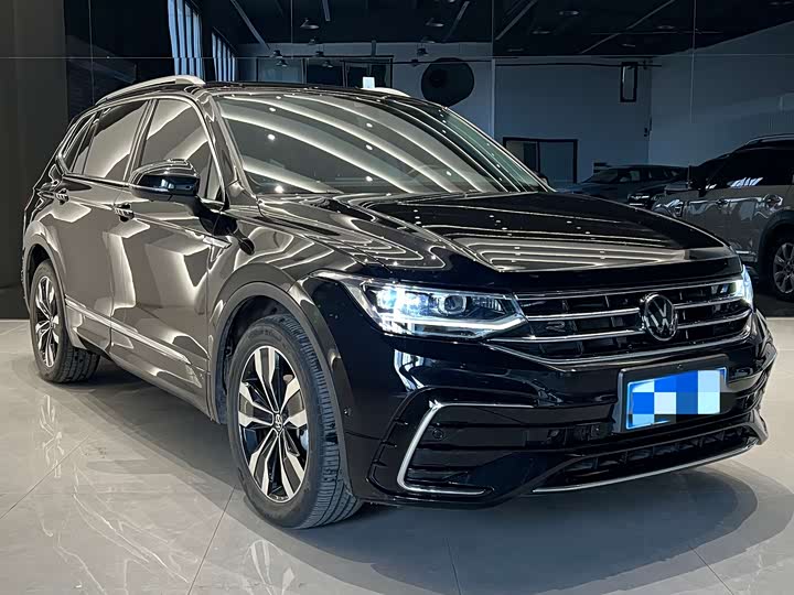 Фото 3 - Volkswagen Tiguan L Pro