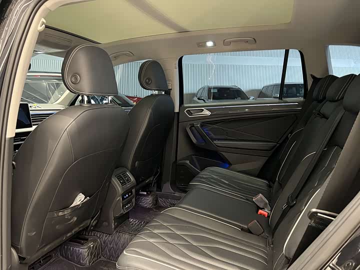 Фото 6 - Volkswagen Tiguan L Pro