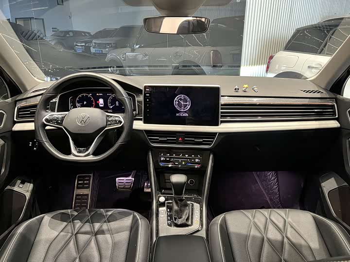 Фото 7 - Volkswagen Tiguan L Pro