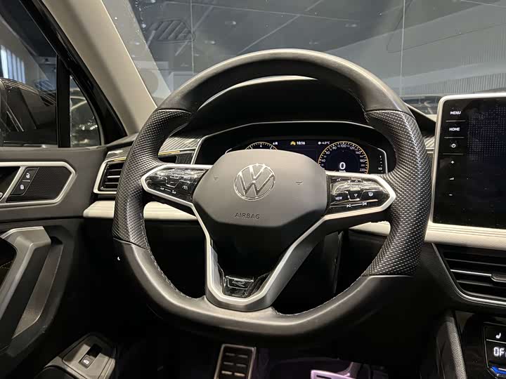 Фото 8 - Volkswagen Tiguan L Pro