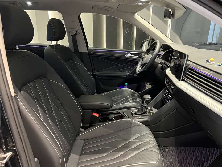 Фото 9 - Volkswagen Tiguan L Pro