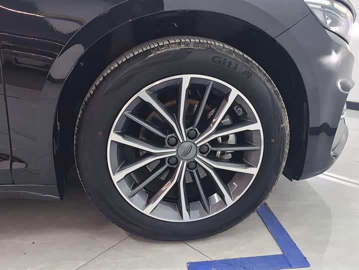 Фото 6 - Geely Preface