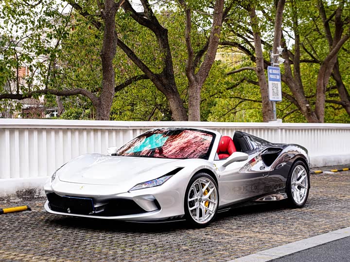 Фото 1 - Ferrari F8