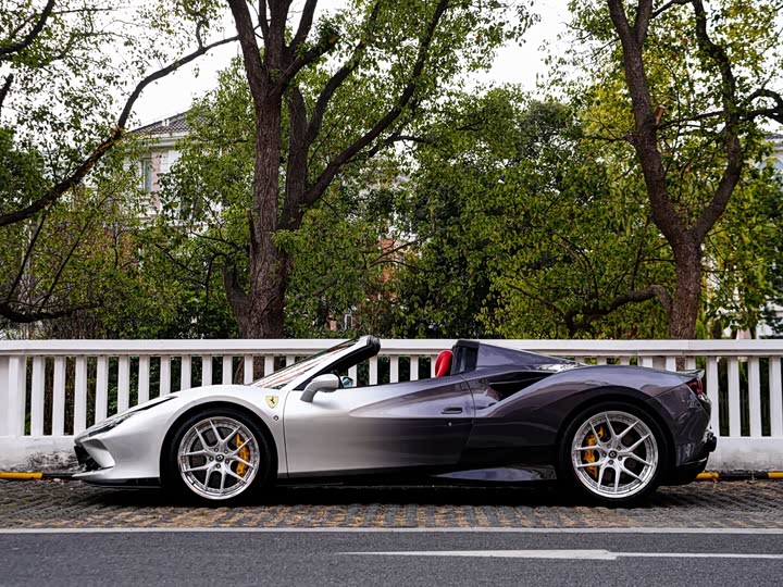 Фото 3 - Ferrari F8