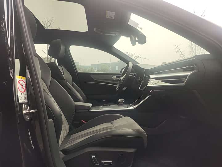 Фото 7 - Audi A6L