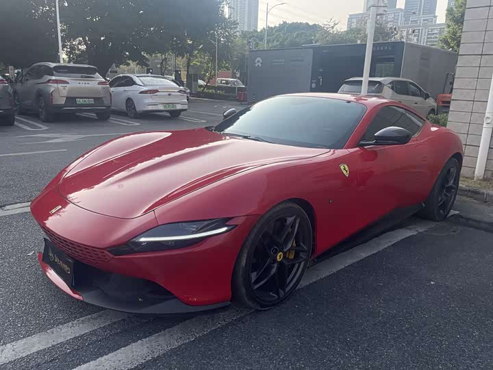 Фото 2 - Ferrari Roma