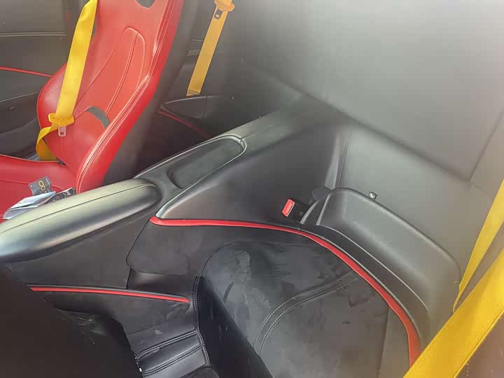 Фото 6 - Ferrari Roma