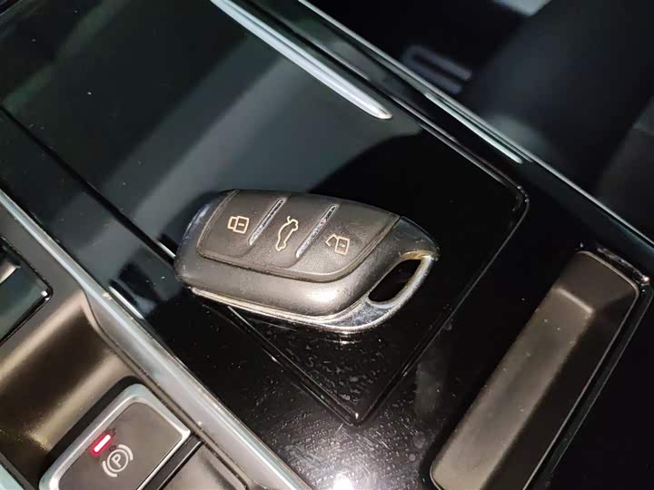 Фото 9 - Roewe i6 Max EV