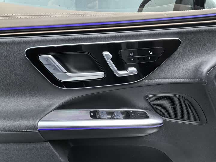 Фото 8 - Mercedes-Benz EQE SUV