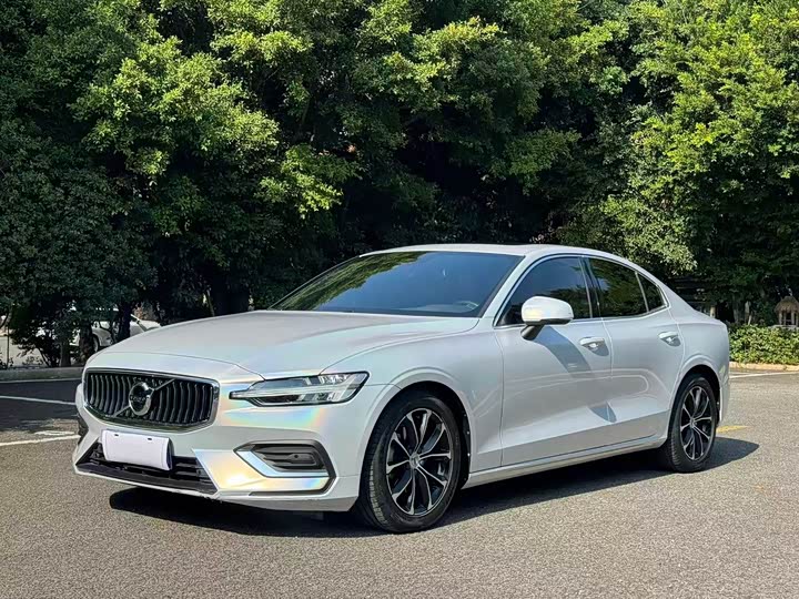 Фото 1 - Volvo S60