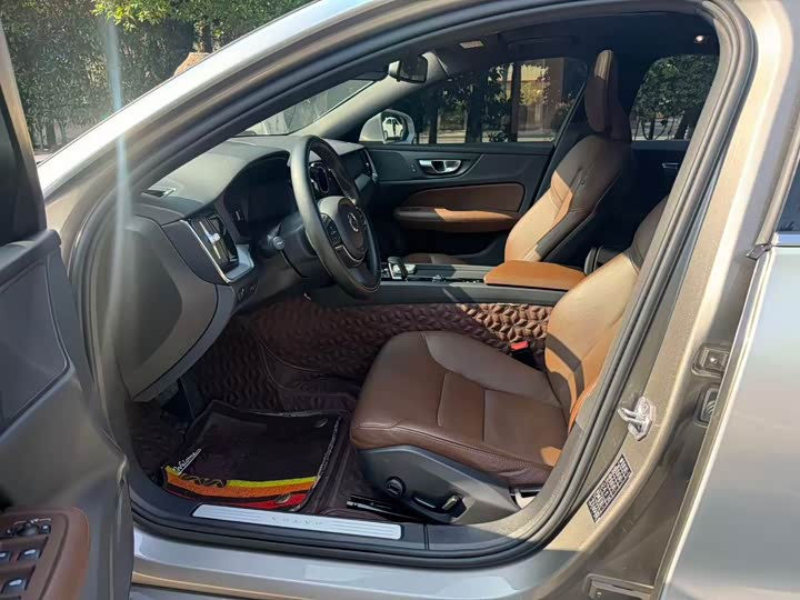 Фото 4 - Volvo S60