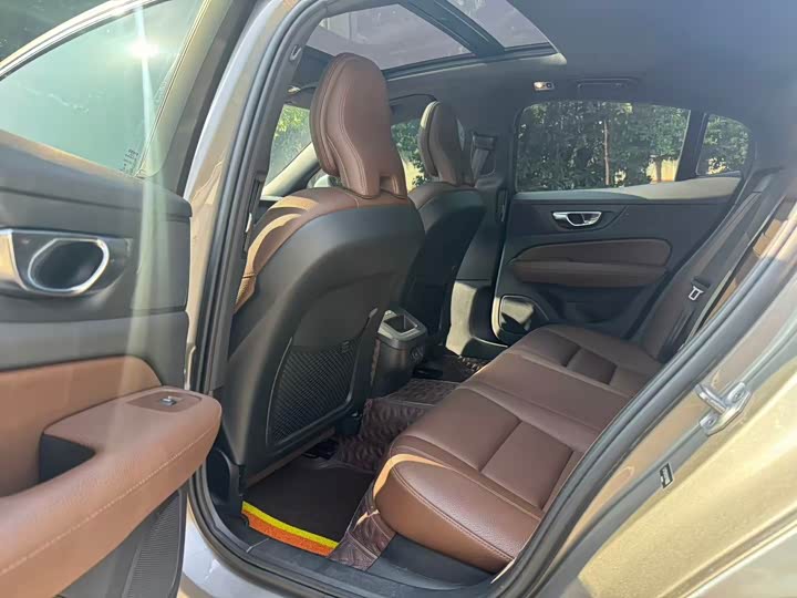 Фото 6 - Volvo S60