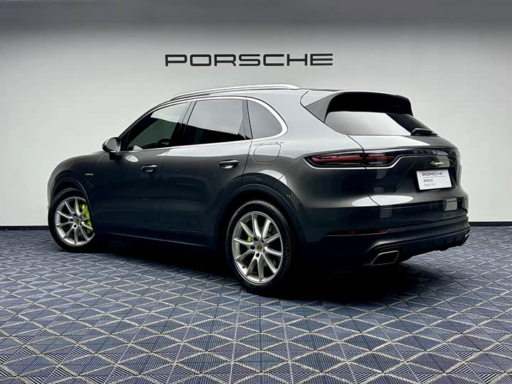 Фото 8 - Porsche Cayenne Hybrid