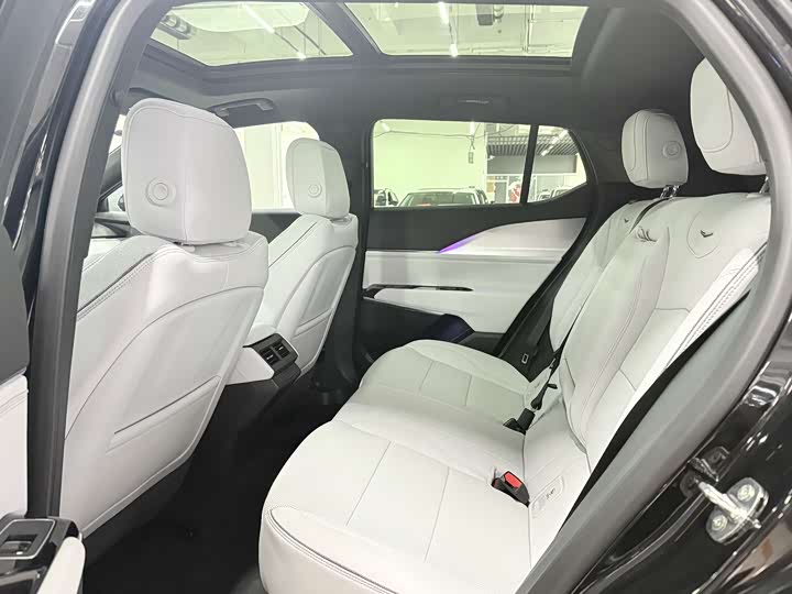 Фото 9 - Cadillac GT4