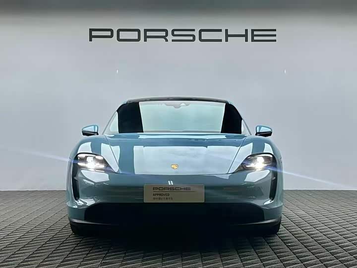 Фото 2 - Porsche Taycan