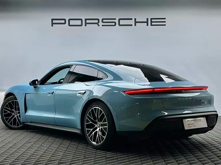 Фото 6 - Porsche Taycan