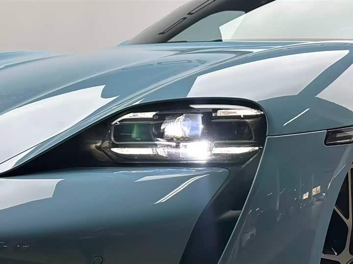 Фото 7 - Porsche Taycan