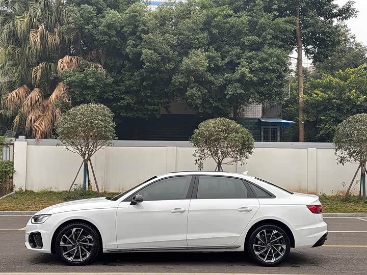 Фото 3 - Audi A4L