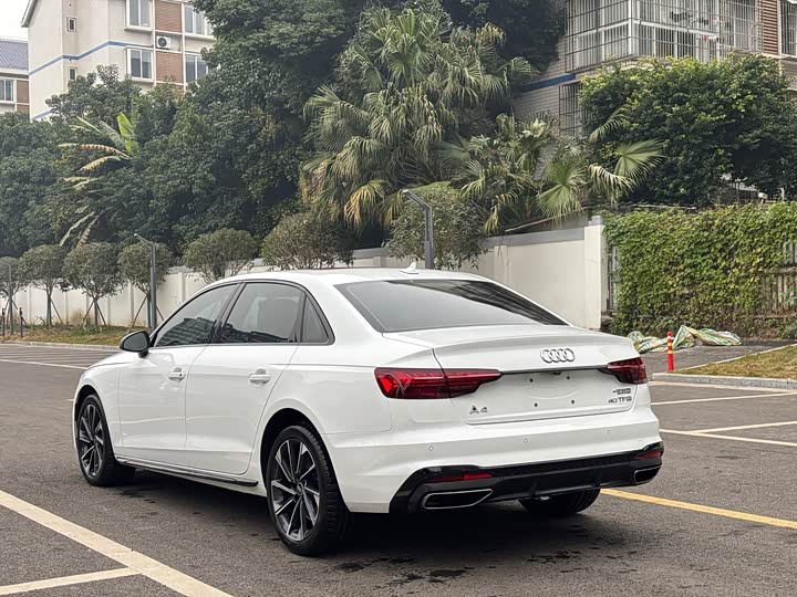 Фото 8 - Audi A4L