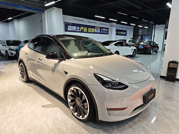 Фото 3 - Tesla Model Y